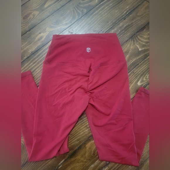 Born Primitive scrunch butt leggings, red, size S - Picture 1 of 3